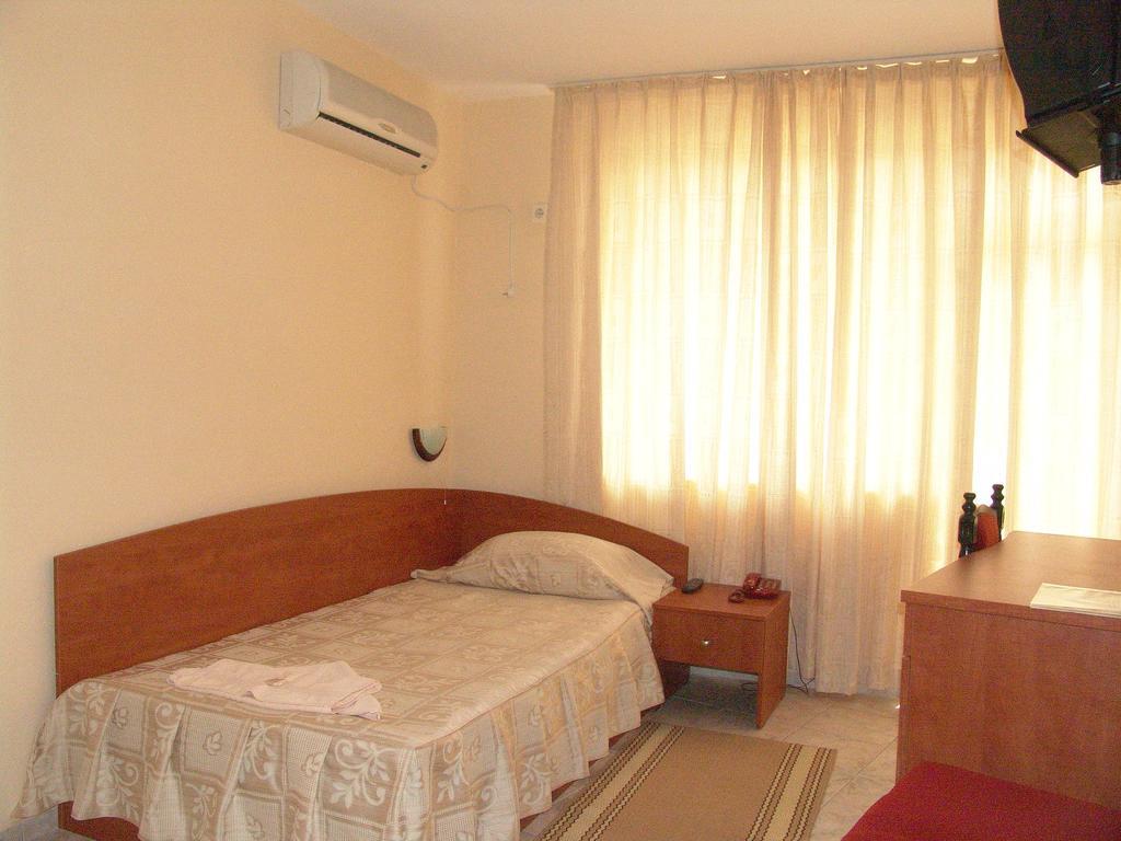 Family Hotel Andreev Nesebar Habitación foto
