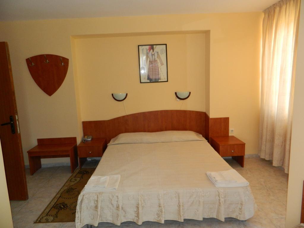 Family Hotel Andreev Nesebar Habitación foto